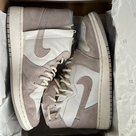 Woman’s Air Jordan’s size 6.5 - Picture 1 of 8